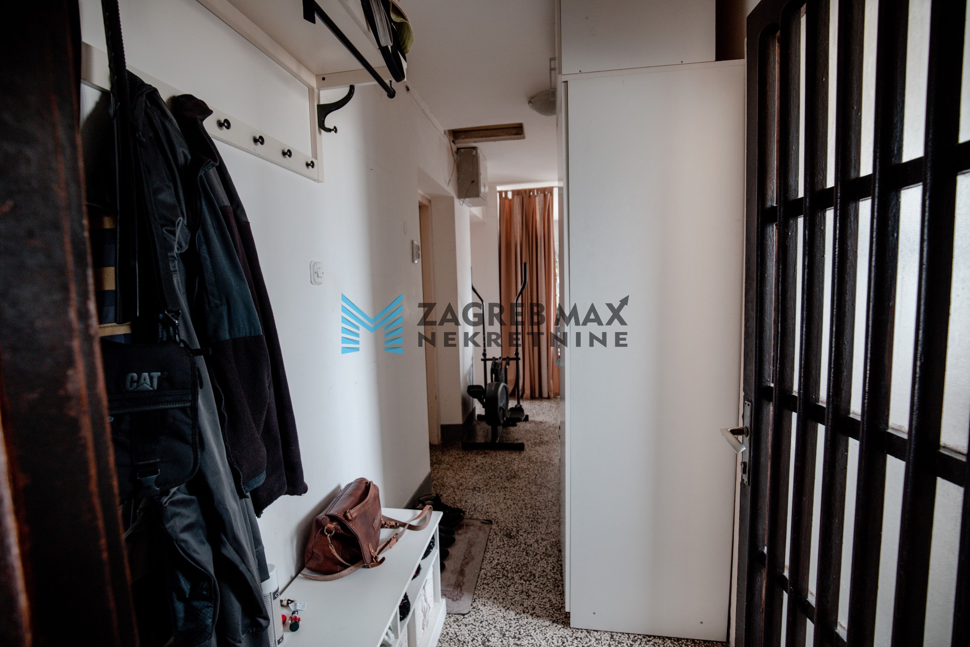 Zagreb - JEŽDOVEC Udoban 2soban stan 65 m2, 1. kat, mirno okruženje, loggia, parking, BEZ PROVIZIJE