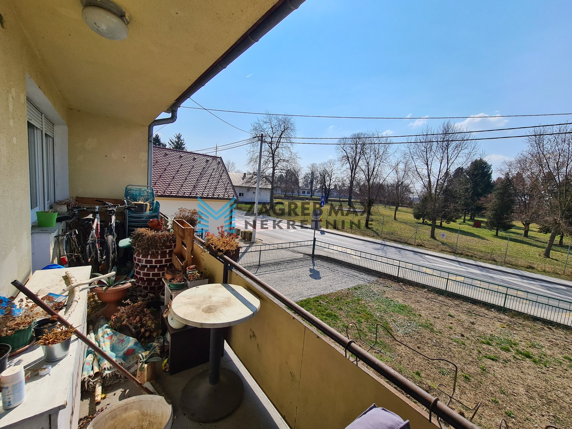 Zagreb - JEŽDOVEC Udoban 2soban stan 65 m2, 1. kat, mirno okruženje, loggia, parking, BEZ PROVIZIJE