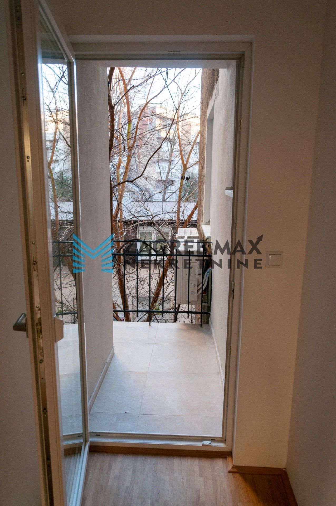 Zagreb - NAJAM - DONJI GRAD Moderan 2soban stan 52 m2, 2. kat, odlična lokacija, balkon, BEZ PROVIZIJE