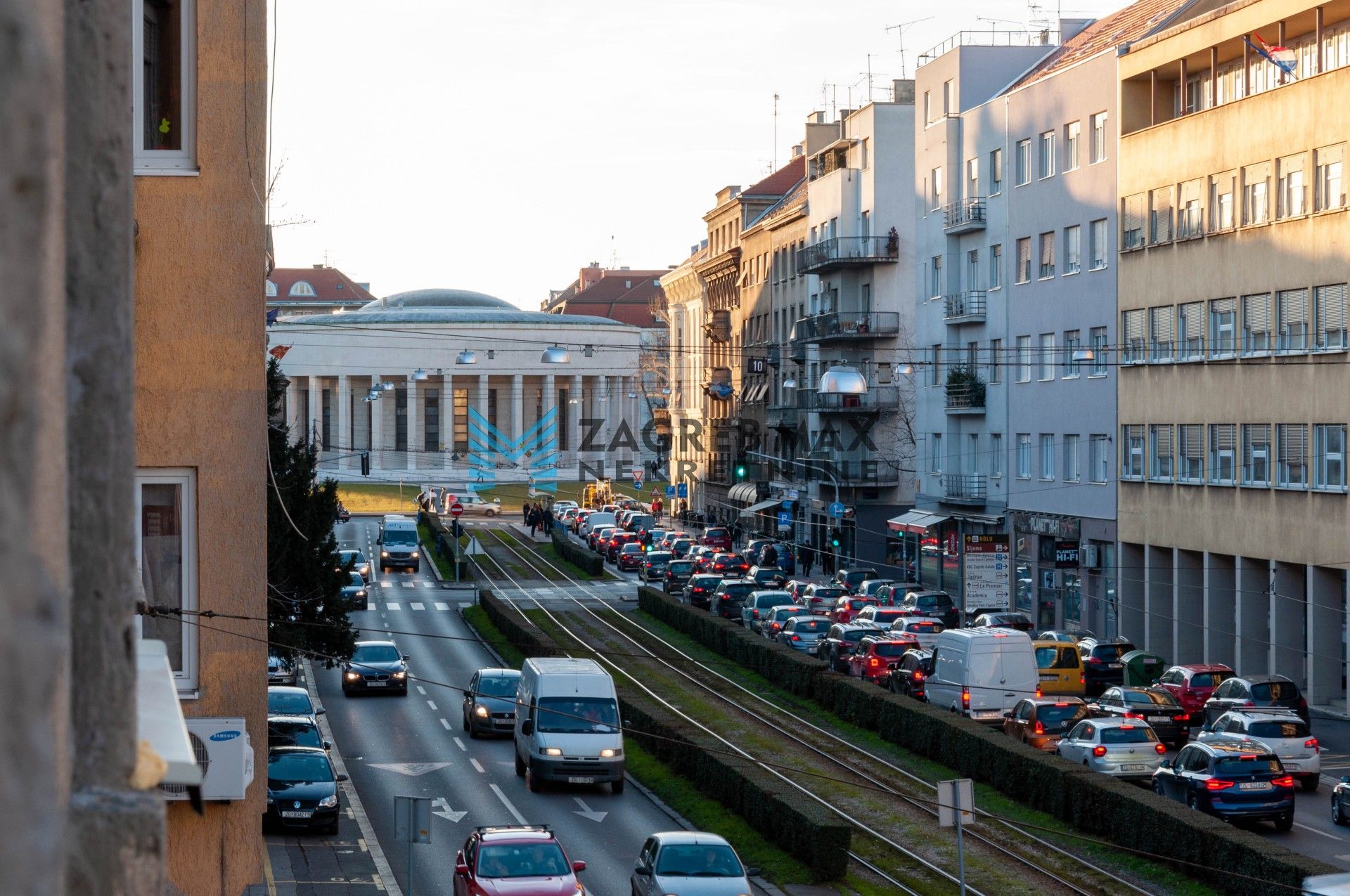 Zagreb - NAJAM - DONJI GRAD Moderan 2soban stan 52 m2, 2. kat, odlična lokacija, balkon, BEZ PROVIZIJE