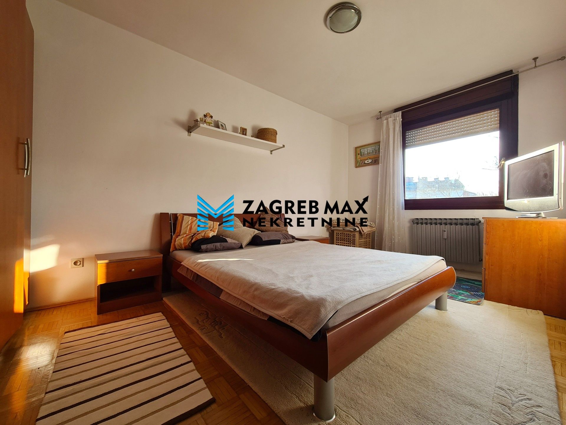 Zagreb - GREDICE Prostran 3soban stan 74 m2, 3. kat, odlična lokacija, loggia, spremište, BEZ PROVIZIJE