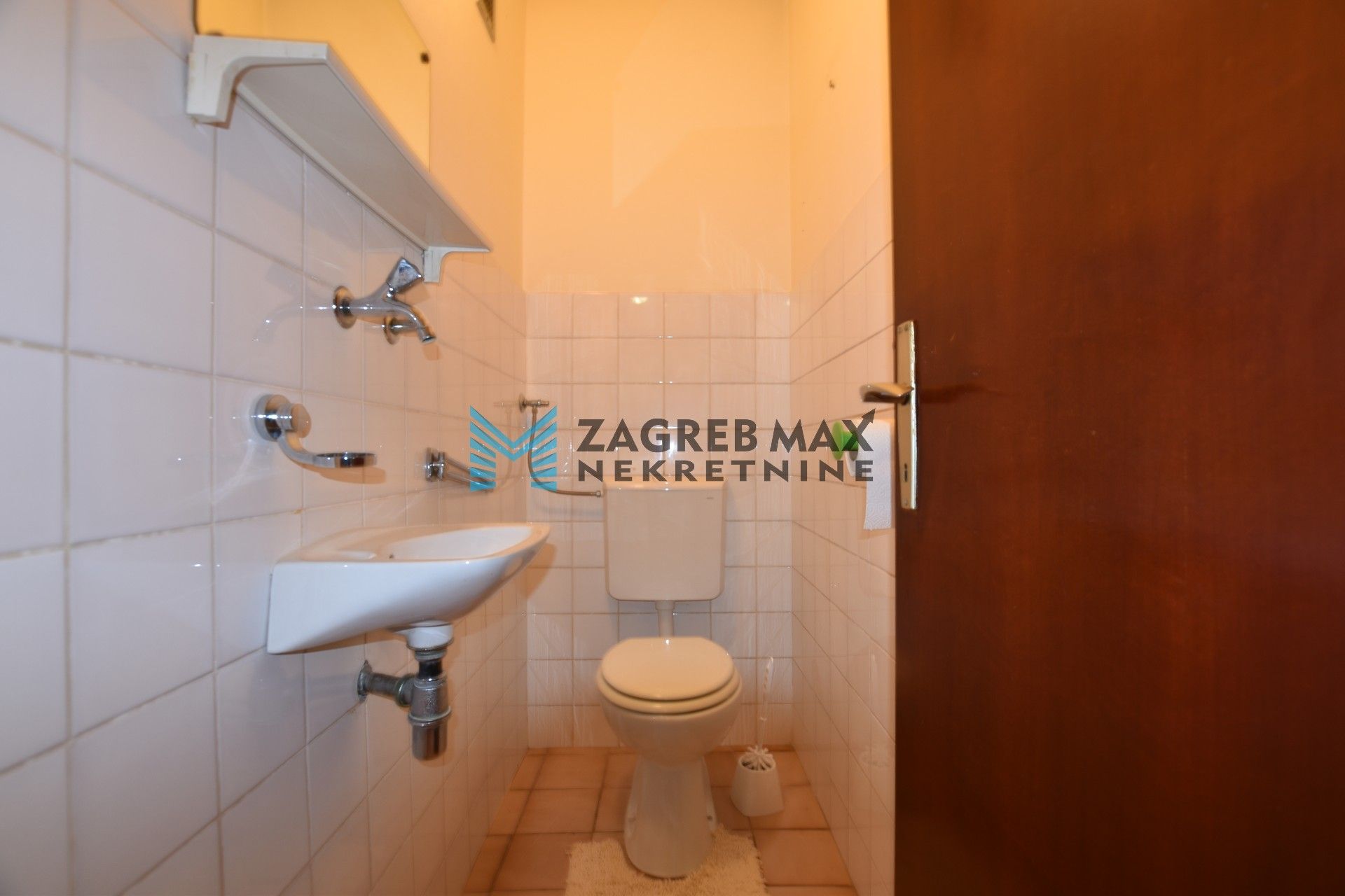 Zagreb - GREDICE Prostran 3soban stan 74 m2, 3. kat, odlična lokacija, loggia, spremište, BEZ PROVIZIJE