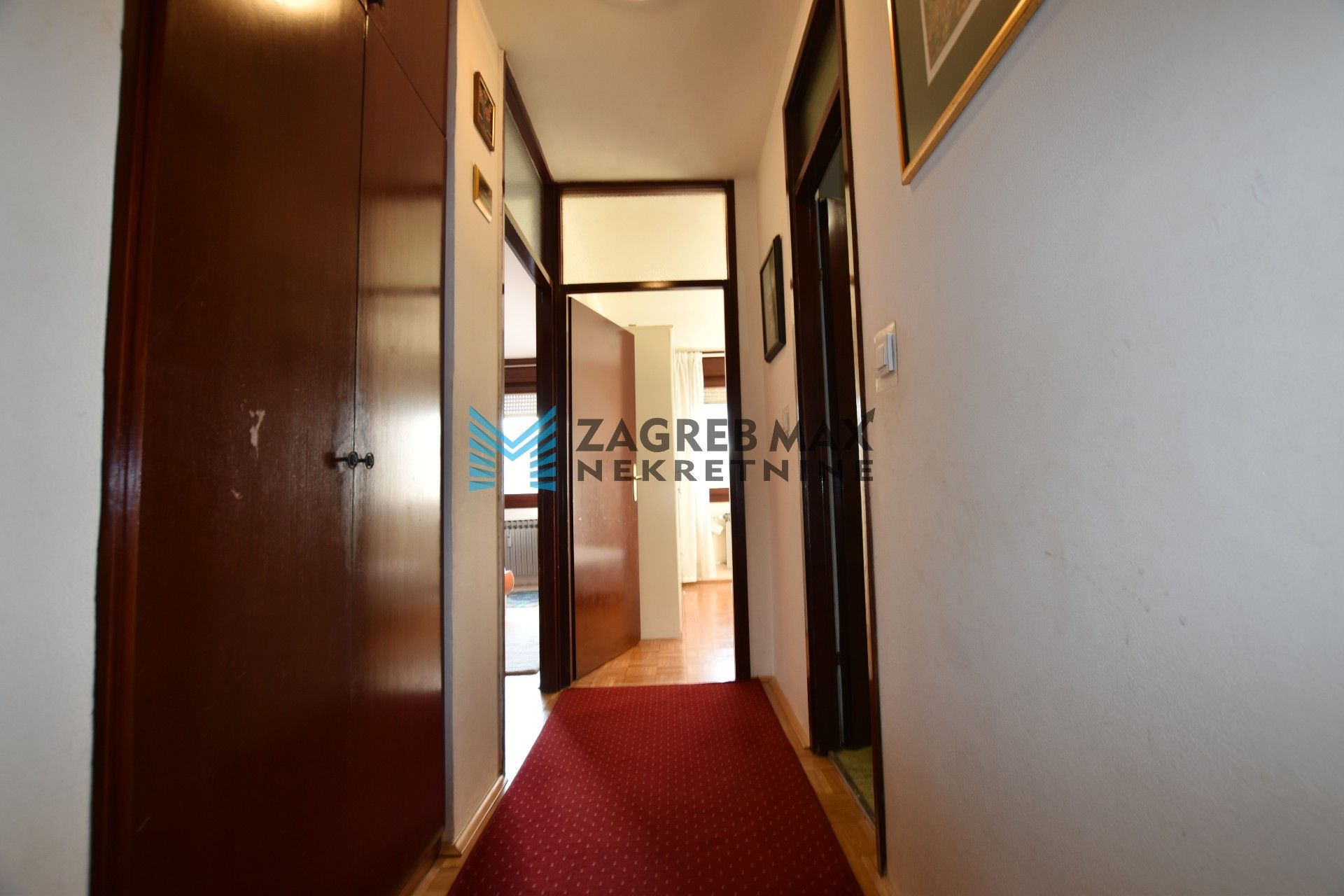 Zagreb - GREDICE Prostran 3soban stan 74 m2, 3. kat, odlična lokacija, loggia, spremište, BEZ PROVIZIJE