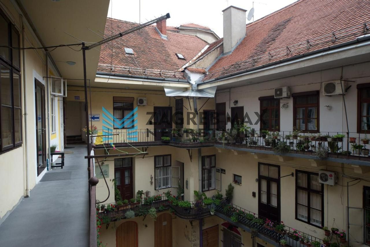 Zagreb - STROGI CENTAR – Trg bana J. Jelačića, moderan 2soban stan 31 m2, 2. kat, TOP lokacija