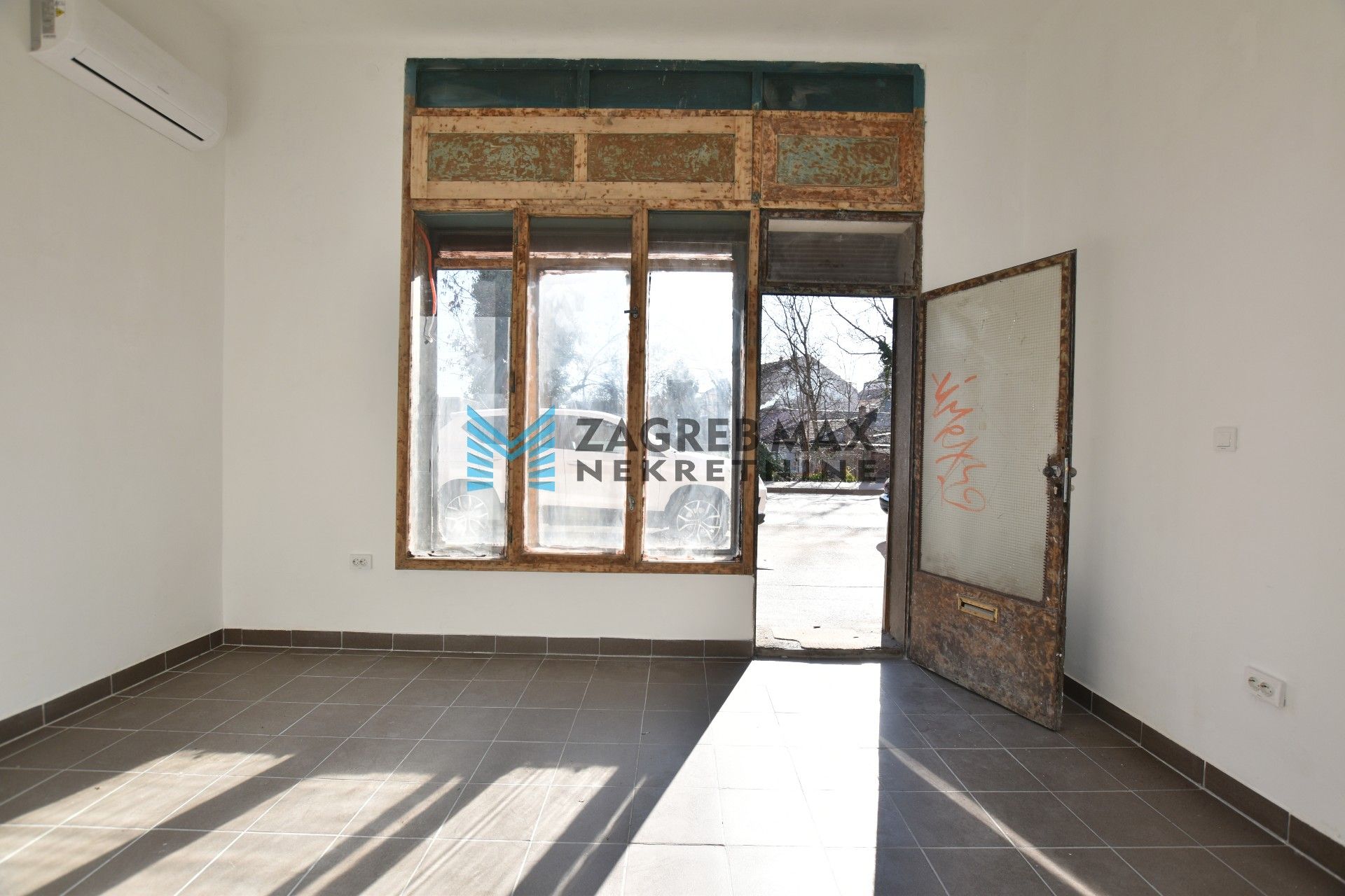 Zagreb - NAJAM - TREŠNJEVKA Novouređeni poslovni prostor 21 m2, TOP lokacija, frekventna ulica, BEZ PROVIZIJE