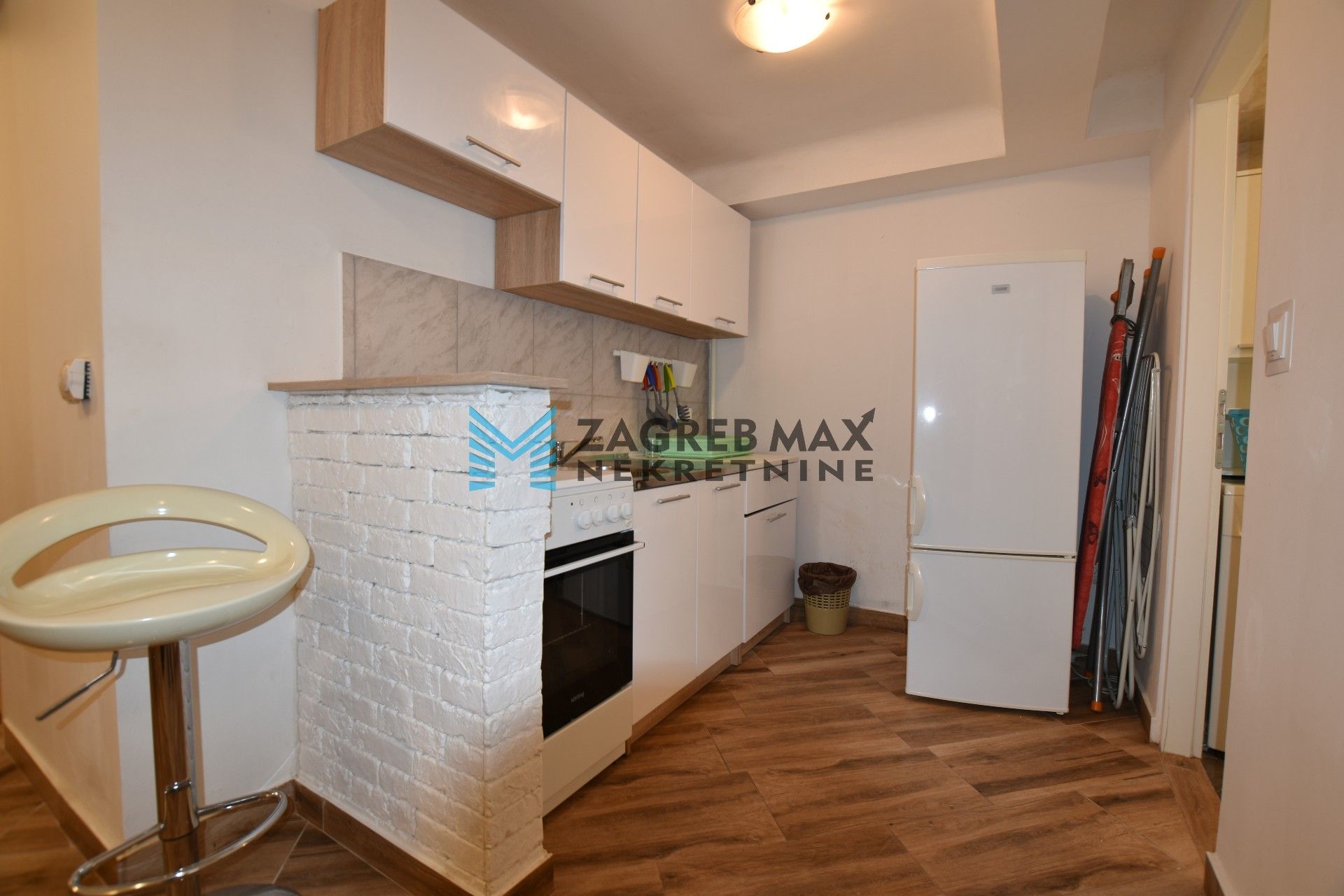 Zagreb - NAJAM - TREŠNJEVKA Ugodan 4soban stan 55 m2, suteren, odlična lokacija, BEZ PROVIZIJE