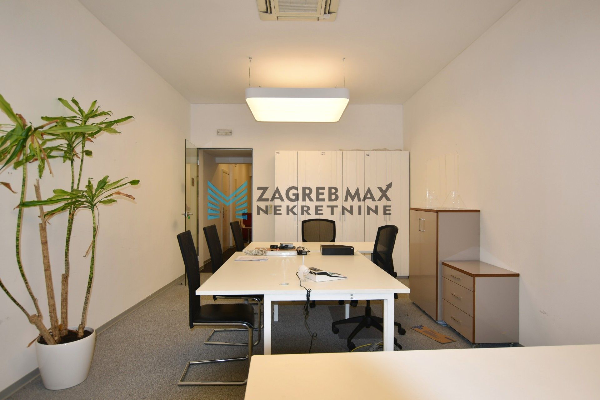 Zagreb - NAJAM - STROGI CENTAR Gundulićeva 1, moderan uredski / poslovni prostor 55 m2, odlična lokacija