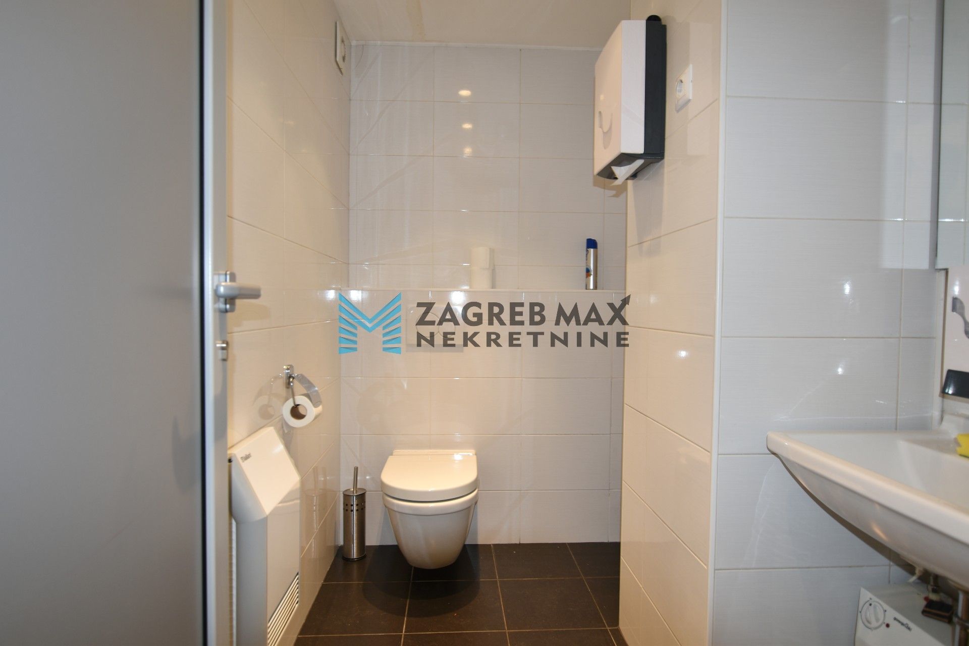 Zagreb - NAJAM - STROGI CENTAR Gundulićeva 1, moderan uredski / poslovni prostor 55 m2, odlična lokacija