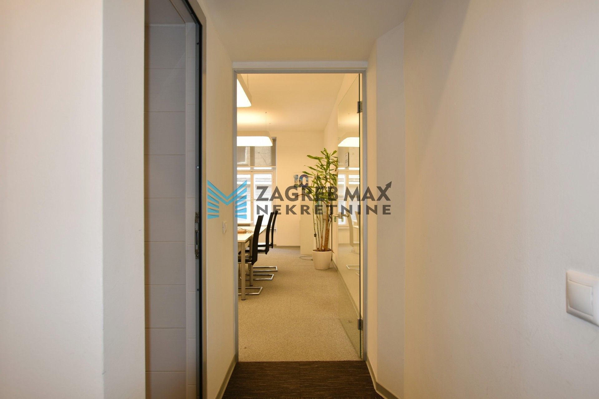 Zagreb - NAJAM - STROGI CENTAR Gundulićeva 1, moderan uredski / poslovni prostor 55 m2, odlična lokacija