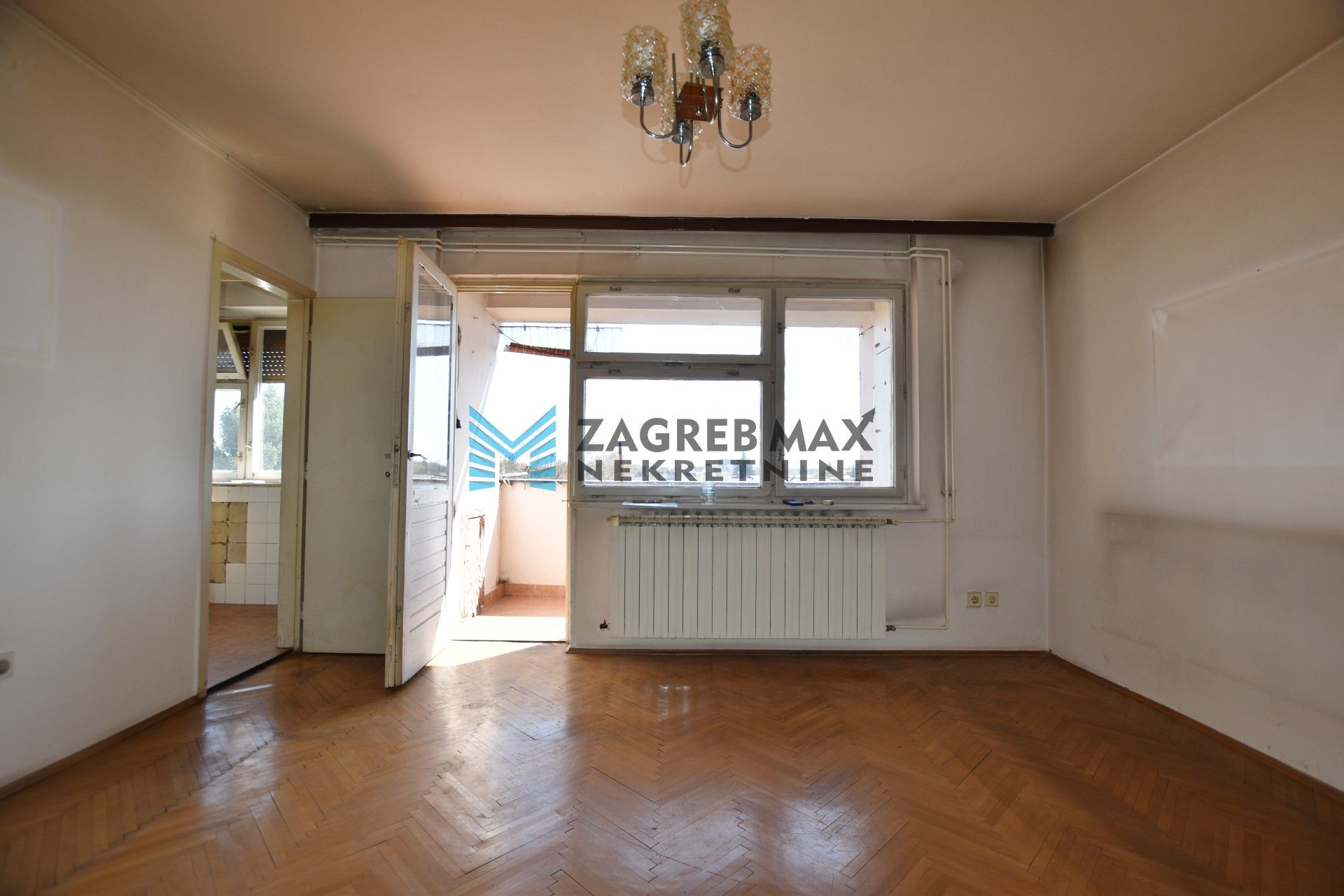 Zagreb - SAVSKI GAJ – Komforan 2soban stan 43 m2, 4. kat, mirno okruženje, loggia, BEZ PROVIZIJE