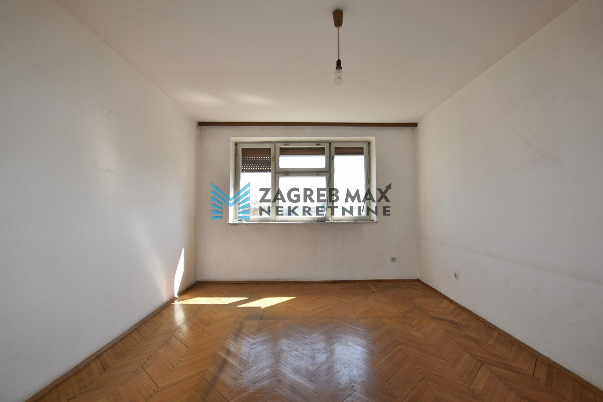 Zagreb - SAVSKI GAJ – Komforan 2soban stan 43 m2, 4. kat, mirno okruženje, loggia, BEZ PROVIZIJE
