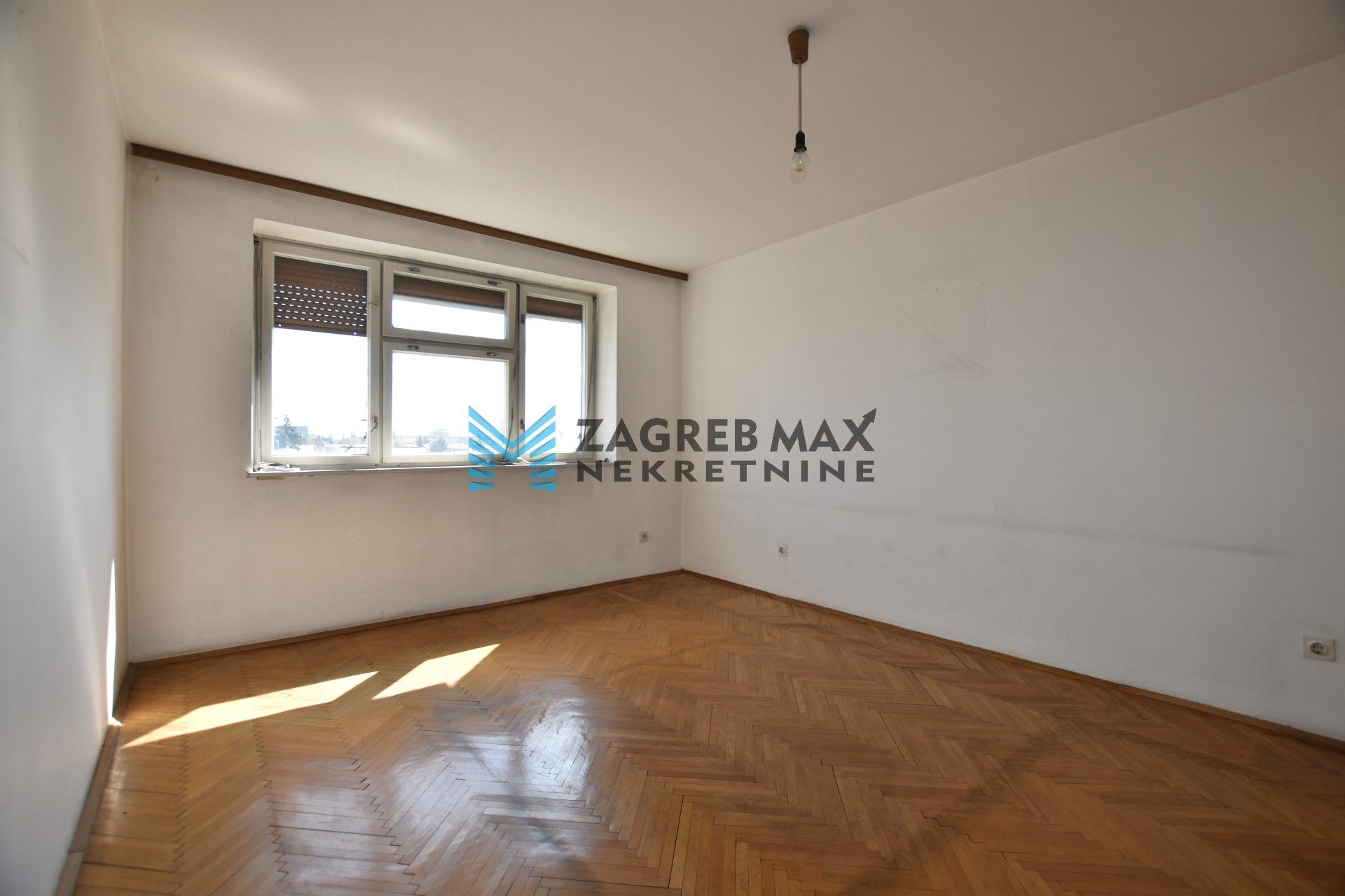 Zagreb - SAVSKI GAJ – Komforan 2soban stan 43 m2, 4. kat, mirno okruženje, loggia, BEZ PROVIZIJE