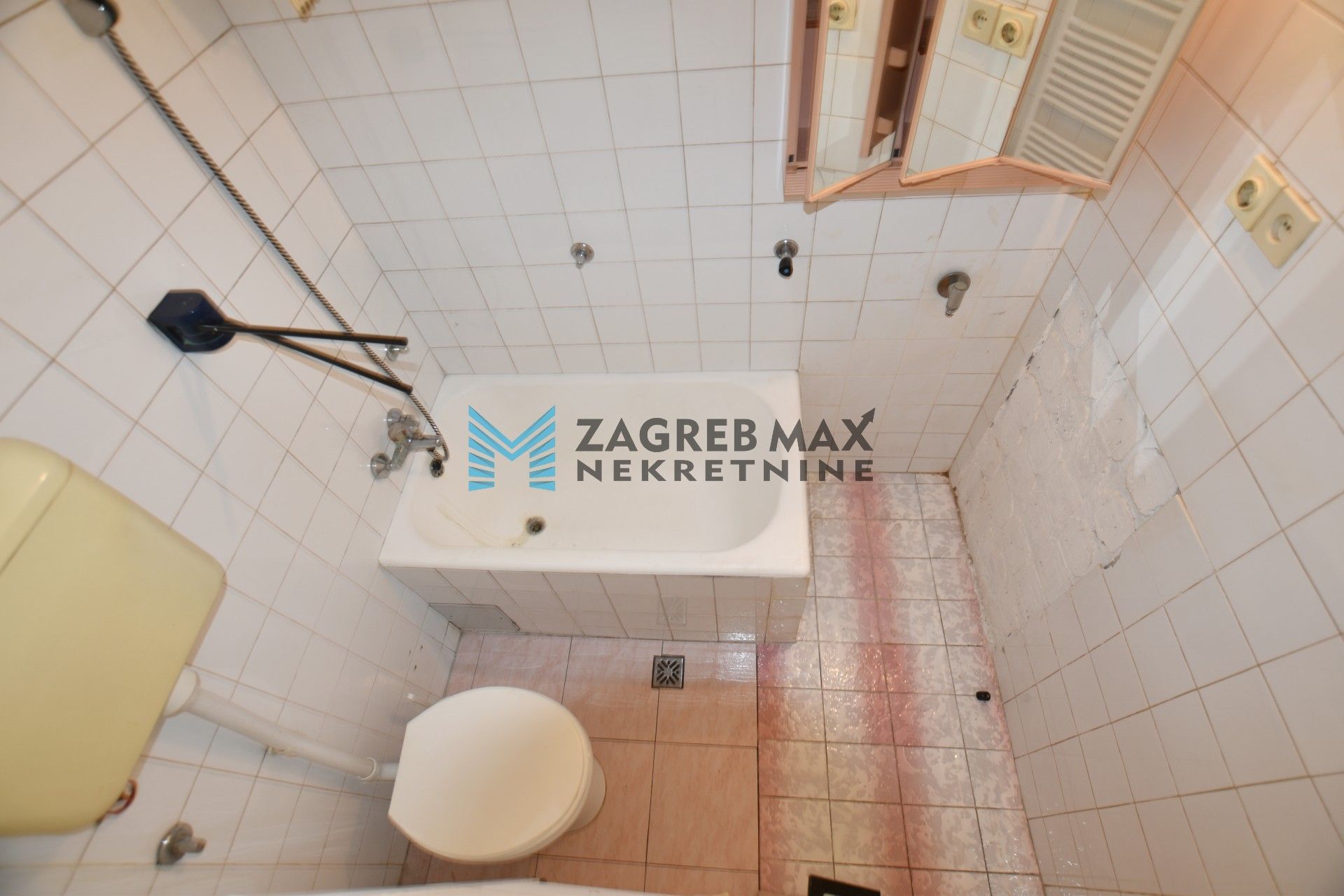 Zagreb - SAVSKI GAJ – Komforan 2soban stan 43 m2, 4. kat, mirno okruženje, loggia, BEZ PROVIZIJE