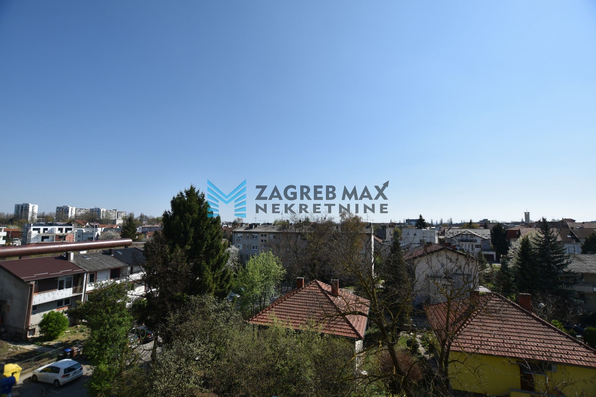 Zagreb - SAVSKI GAJ – Komforan 2soban stan 43 m2, 4. kat, mirno okruženje, loggia, BEZ PROVIZIJE