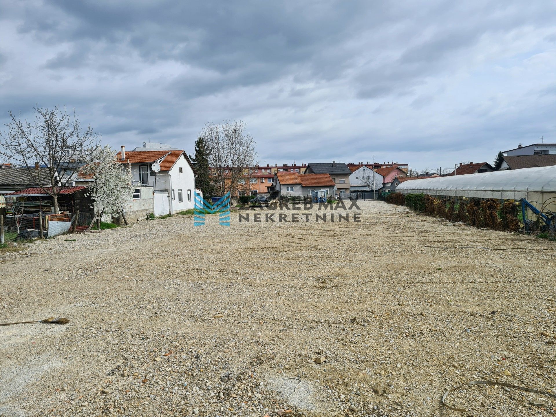 Zagreb - ŠPANSKO Građevinsko zemljište od 1050 m2 + 1150 m2, atraktivna lokacija