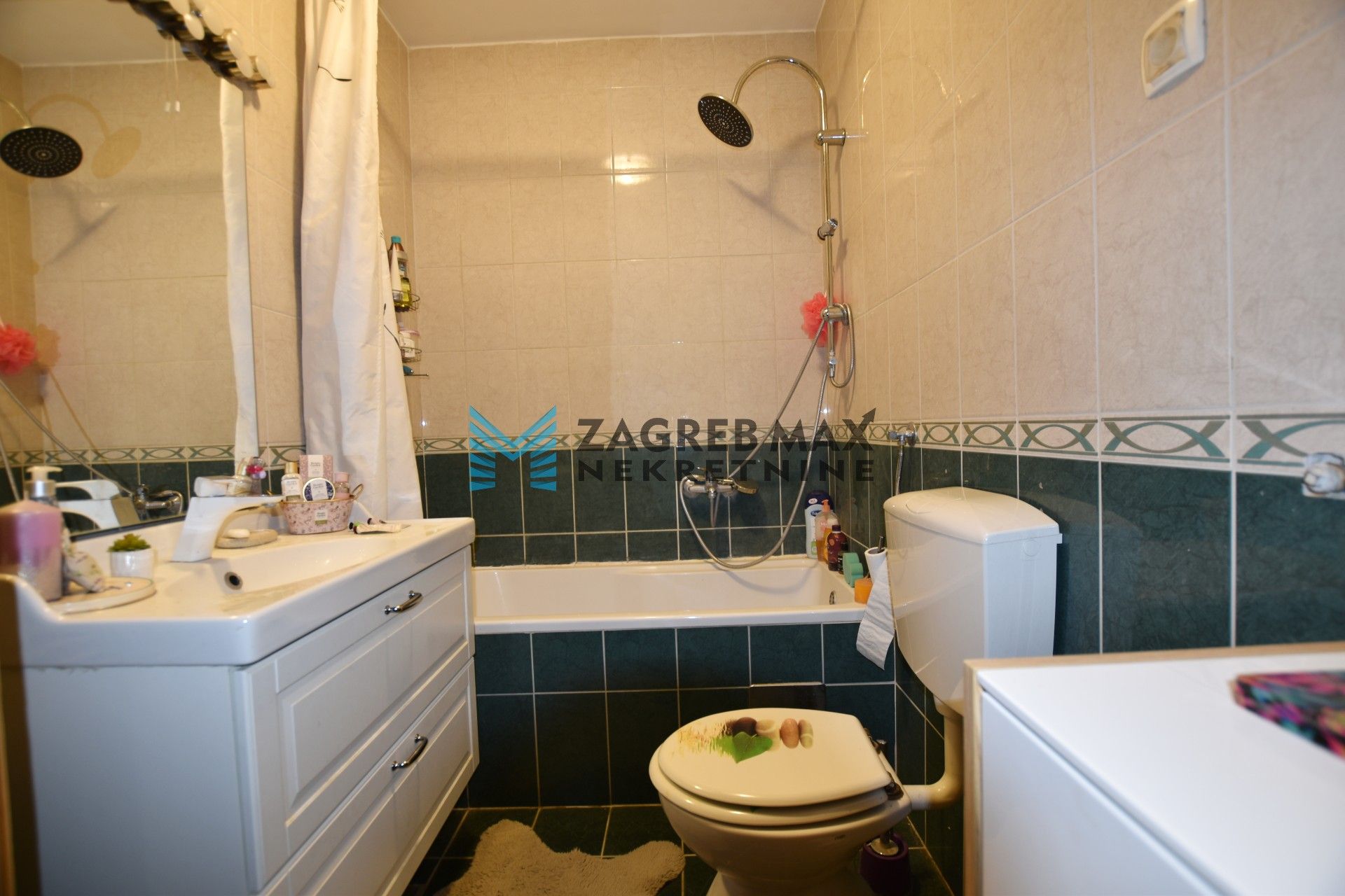 Zagreb - SVETA KLARA Moderan 5soban stan 96 m2, 1. kat, mirno okruženje, 2 balkona, parking, BEZ PROVIZIJE