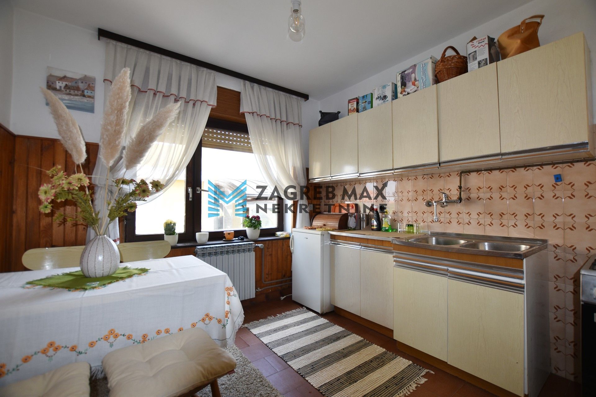 Zagreb - NAJAM - BESTOVJE Komforan 3soban stan u kući 100 m2, mirno okruženje, vrt, terasa, garaža, spremište