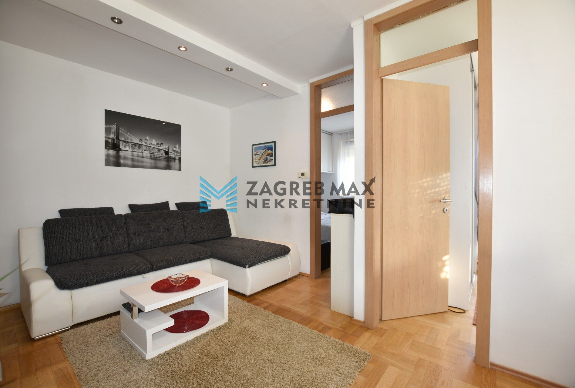 Zagreb - VRAPČE Bolnička ulica, moderan 3soban stan 47,5 m2, garaža, visoko prizemlje, mirno okruženje, loggi