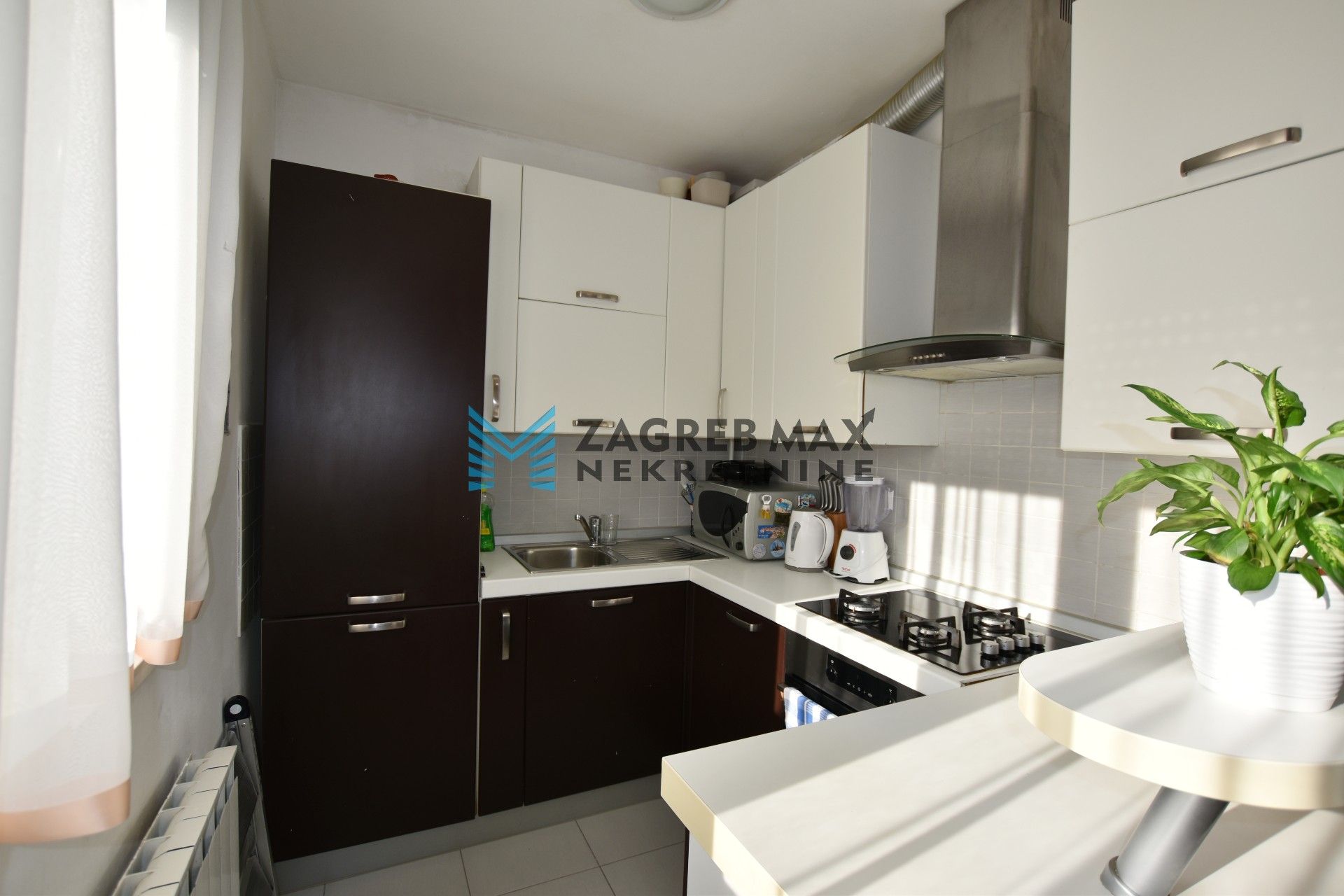 Zagreb - VRAPČE Bolnička ulica, moderan 3soban stan 47,5 m2, garaža, visoko prizemlje, mirno okruženje, loggi