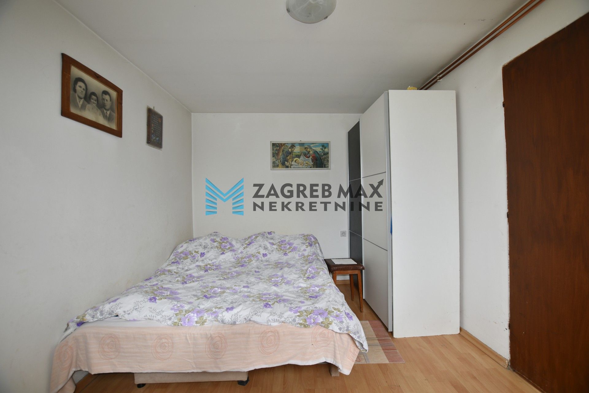 Zagreb - BUDINŠČINA Obiteljska kuća 100 m2, okućnica 6090 m2 sve građevinsko, mirno okruženje, BEZ PROVIZIJE