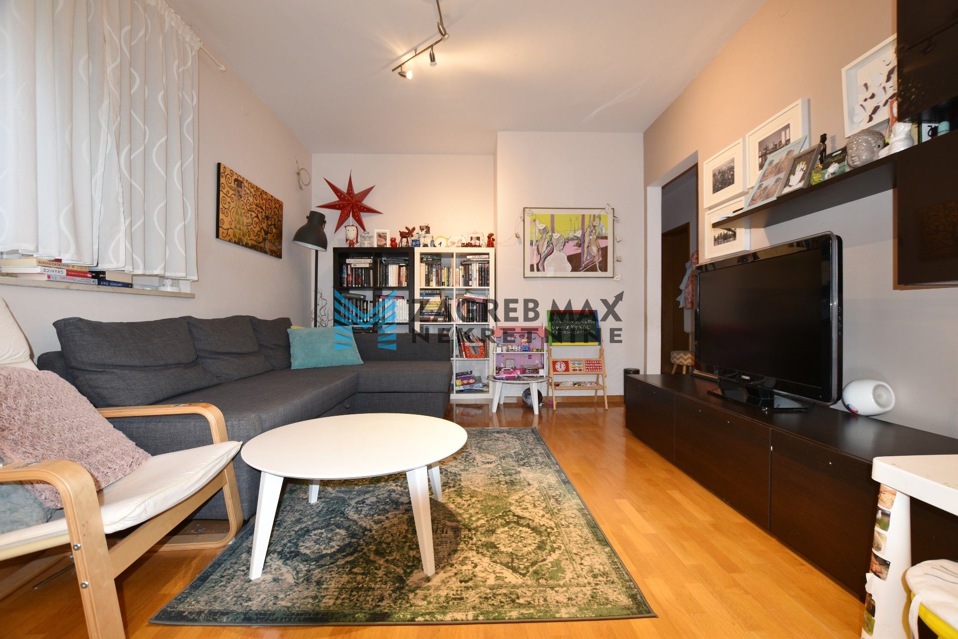 Zagreb - KAJZERICA Moderan 3soban stan 73 m2, parking, 3. kat, spremište, odlična lokacija, loggia