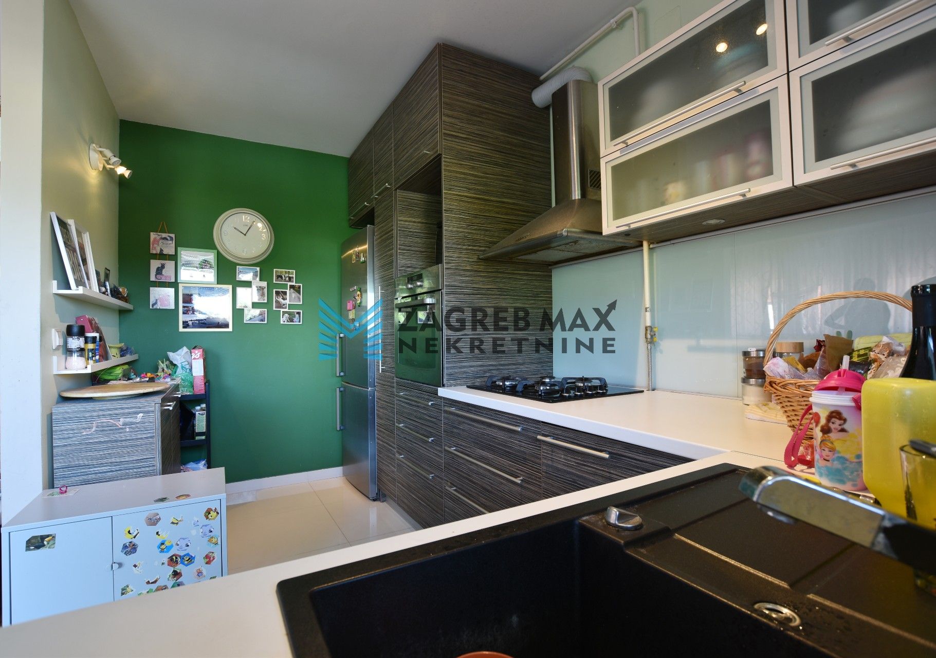 Zagreb - KAJZERICA Moderan 3soban stan 73 m2, parking, 3. kat, spremište, odlična lokacija, loggia