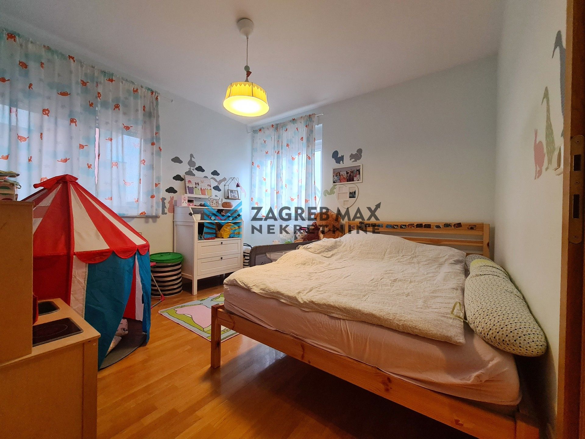 Zagreb - KAJZERICA Moderan 3soban stan 73 m2, parking, 3. kat, spremište, odlična lokacija, loggia