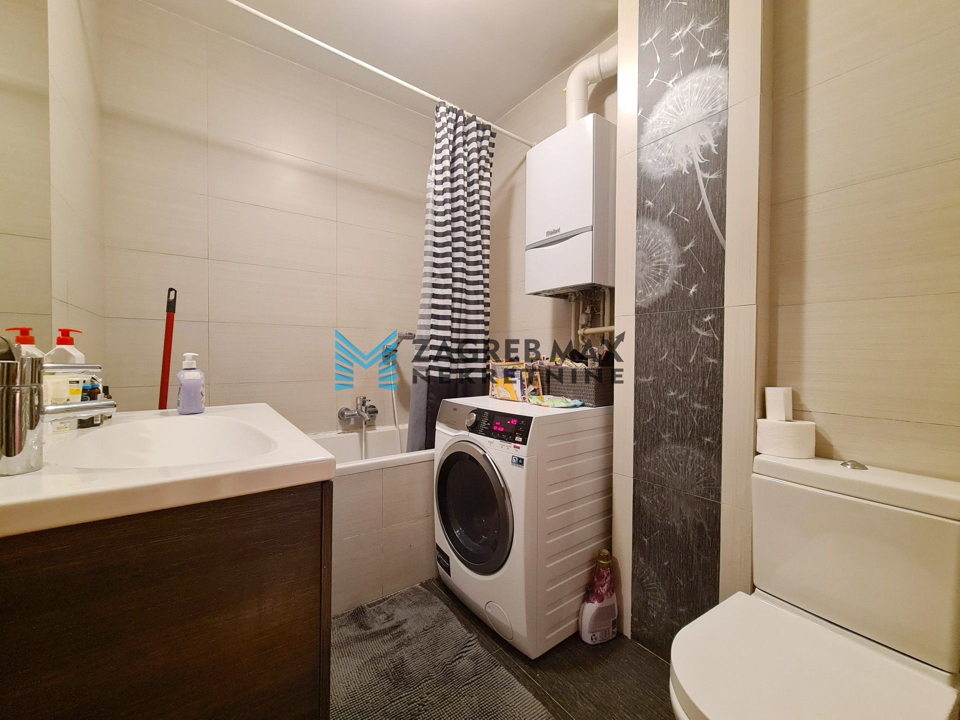 Zagreb - KAJZERICA Moderan 3soban stan 73 m2, parking, 3. kat, spremište, odlična lokacija, loggia