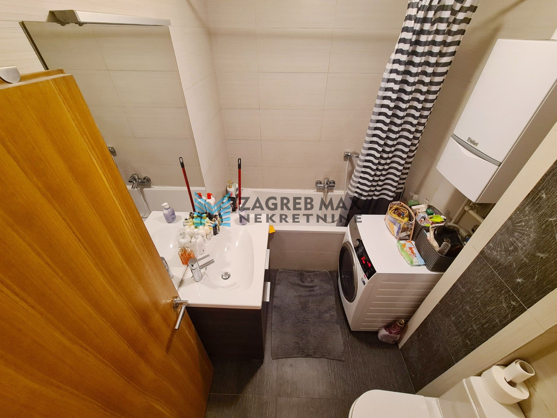 Zagreb - KAJZERICA Moderan 3soban stan 73 m2, parking, 3. kat, spremište, odlična lokacija, loggia