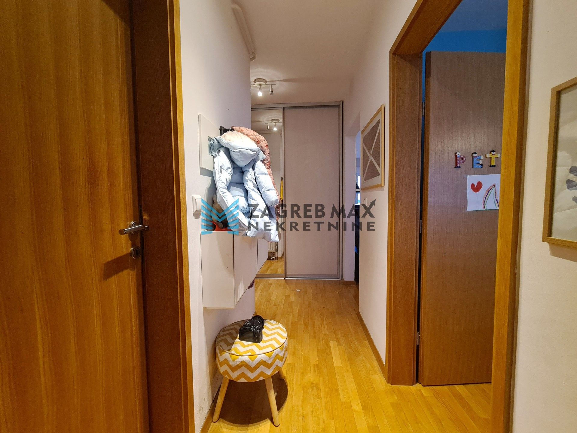 Zagreb - KAJZERICA Moderan 3soban stan 73 m2, parking, 3. kat, spremište, odlična lokacija, loggia