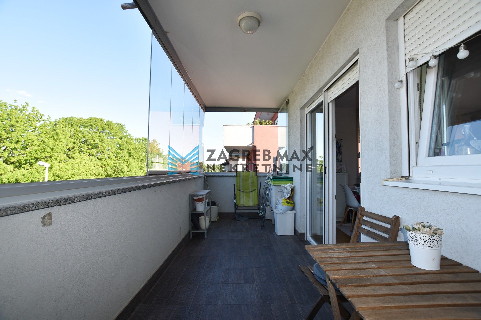 Zagreb - KAJZERICA Moderan 3soban stan 73 m2, parking, 3. kat, spremište, odlična lokacija, loggia