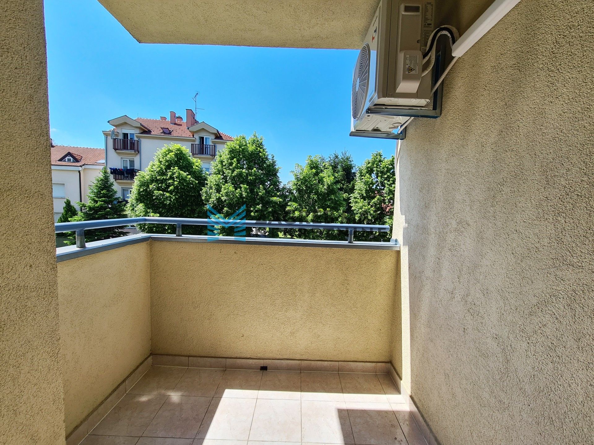 Zagreb - NAJAM - ŠPANSKO Moderan 2soban stan 50 m2, 1. kat, mirno okruženje, loggia, BEZ PROVIZIJE