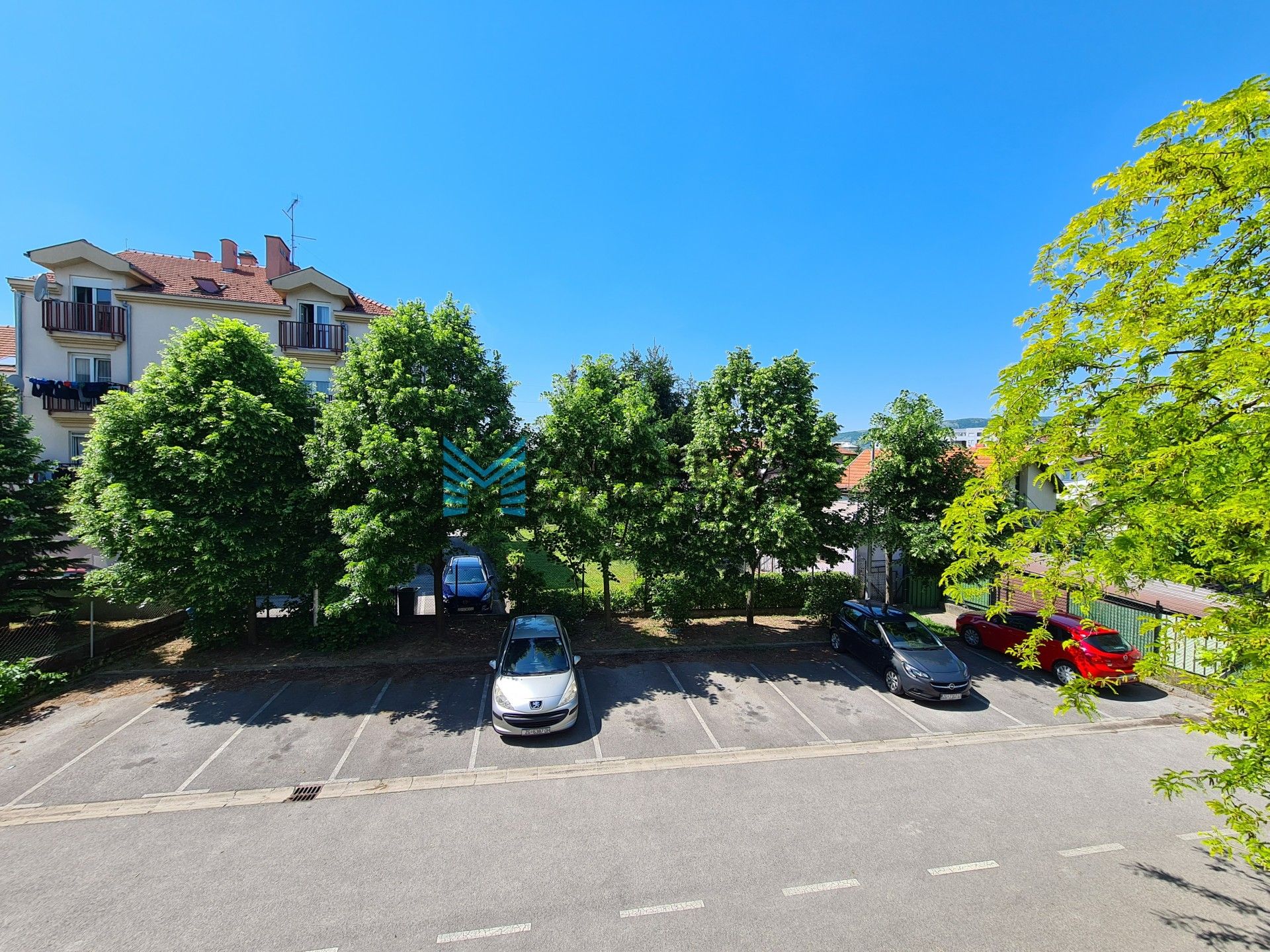 Zagreb - NAJAM - ŠPANSKO Moderan 2soban stan 50 m2, 1. kat, mirno okruženje, loggia, BEZ PROVIZIJE