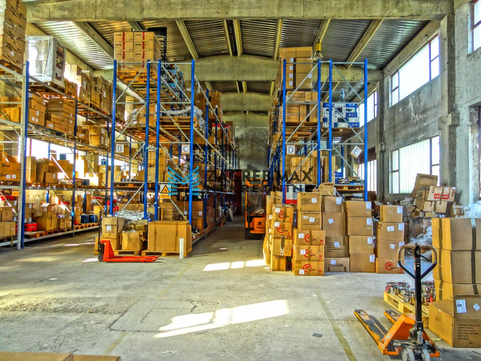 Zagreb - NAJAM - SVETA NEDELJA Skladište / hala u industrijskoj zoni 430 m2, parking, BEZ PROVIZIJE