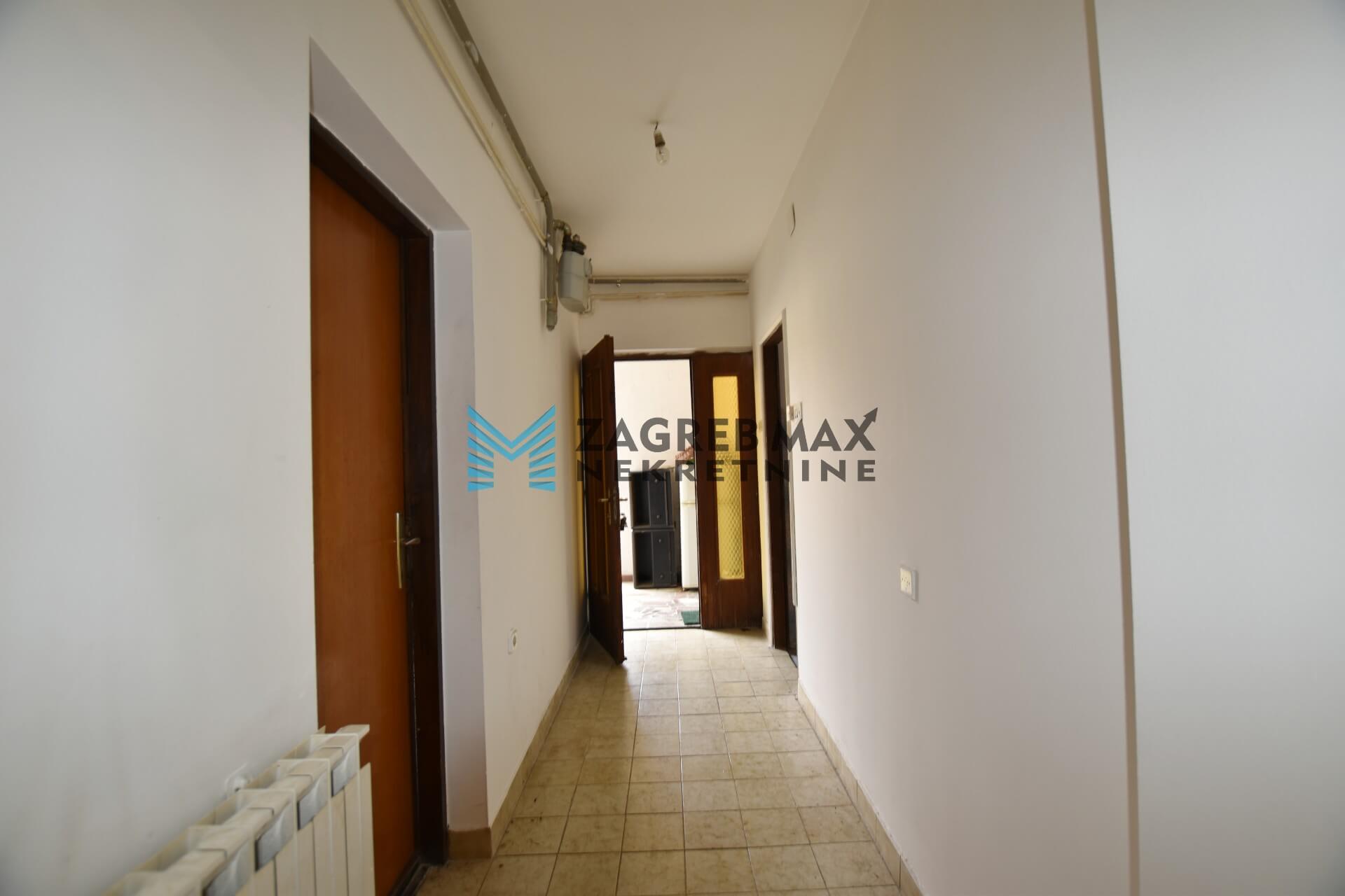 Zagreb - TRNAVA, 2 odvojena stana + garsonijera