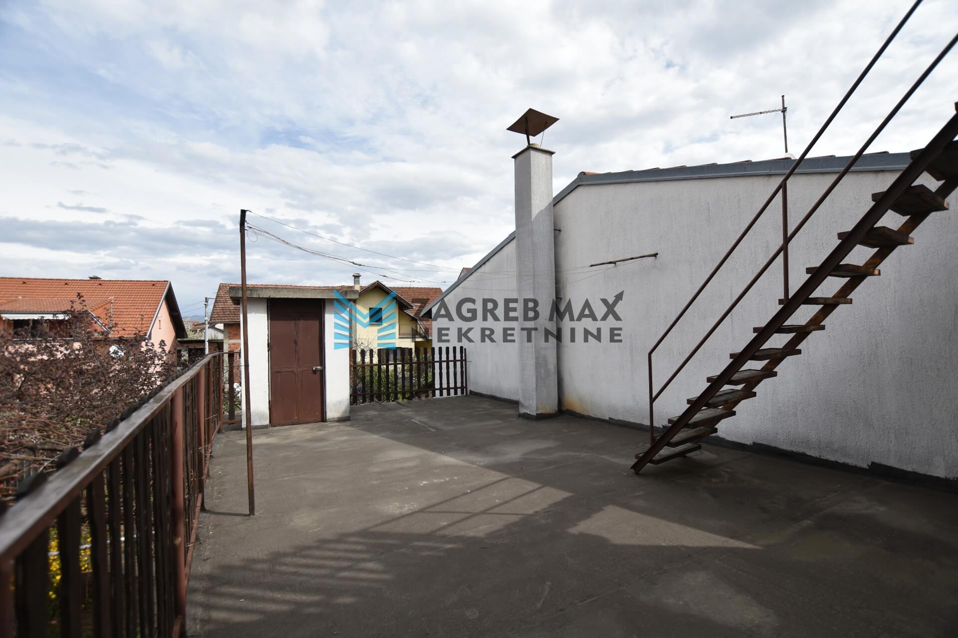 Zagreb - TRNAVA, 2 odvojena stana + garsonijera