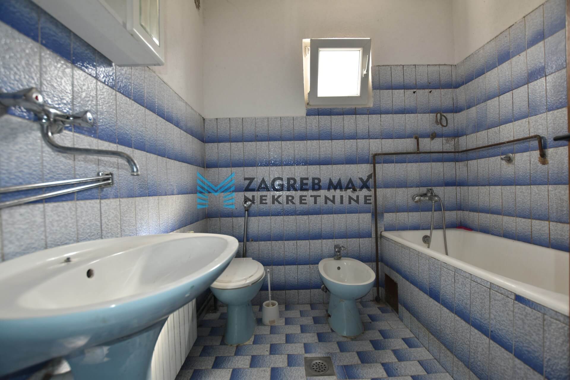 Zagreb - TRNAVA, 2 odvojena stana + garsonijera