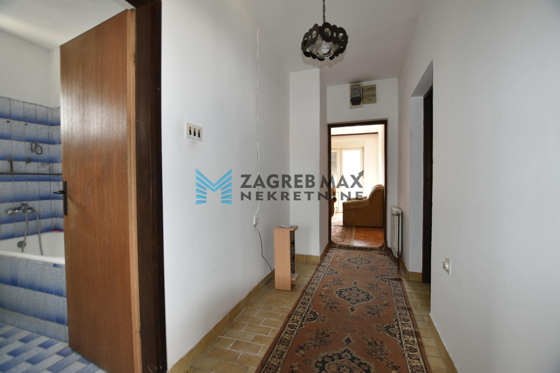 Zagreb - TRNAVA, 2 odvojena stana + garsonijera