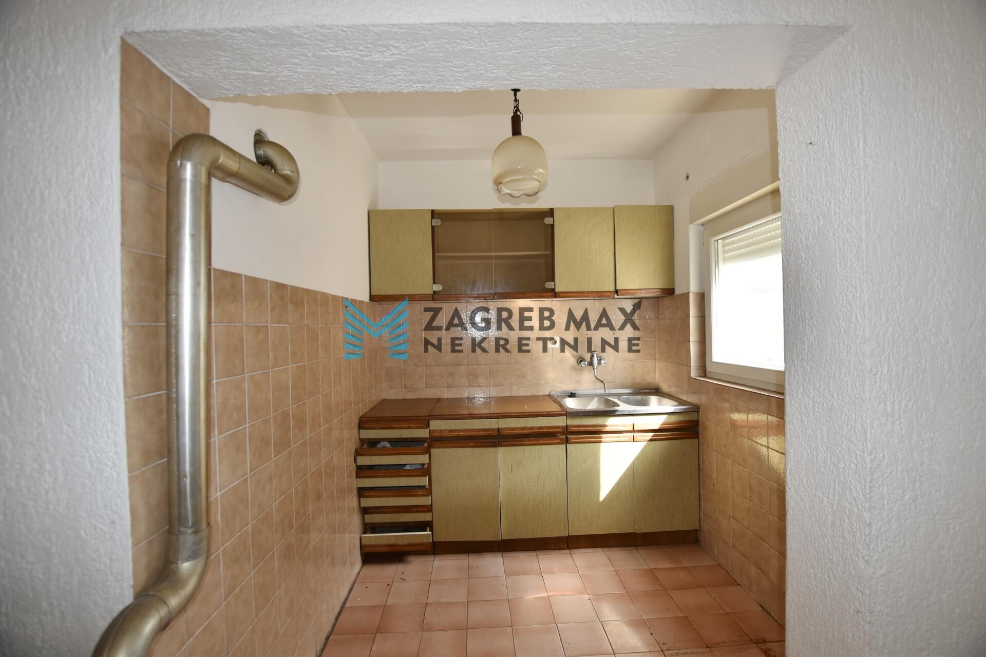 Zagreb - TRNAVA, 2 odvojena stana + garsonijera