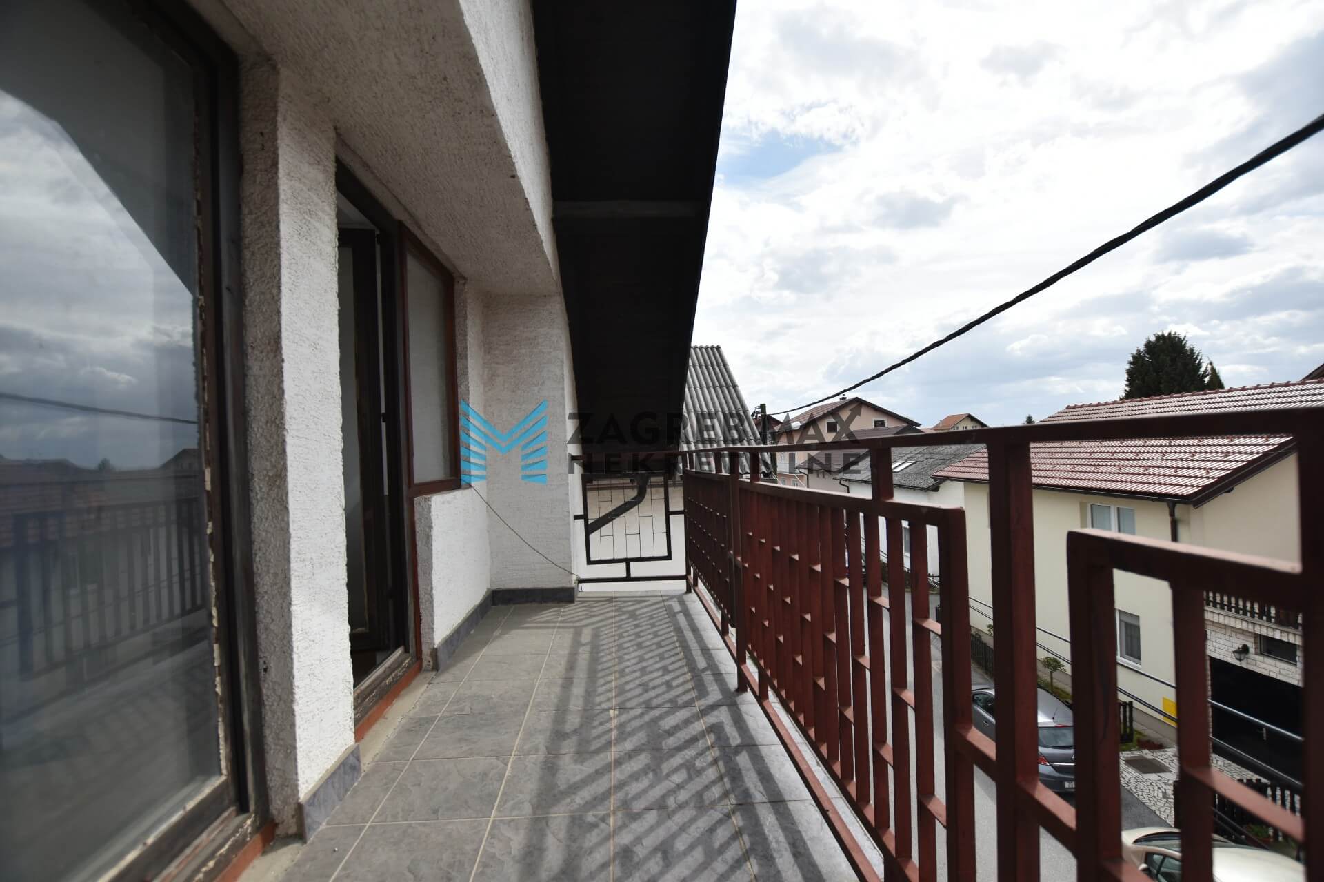 Zagreb - TRNAVA, 2 odvojena stana + garsonijera