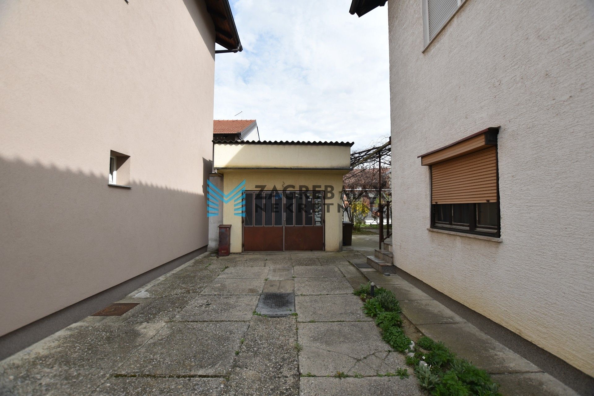 Zagreb - TRNAVA, 2 odvojena stana + garsonijera