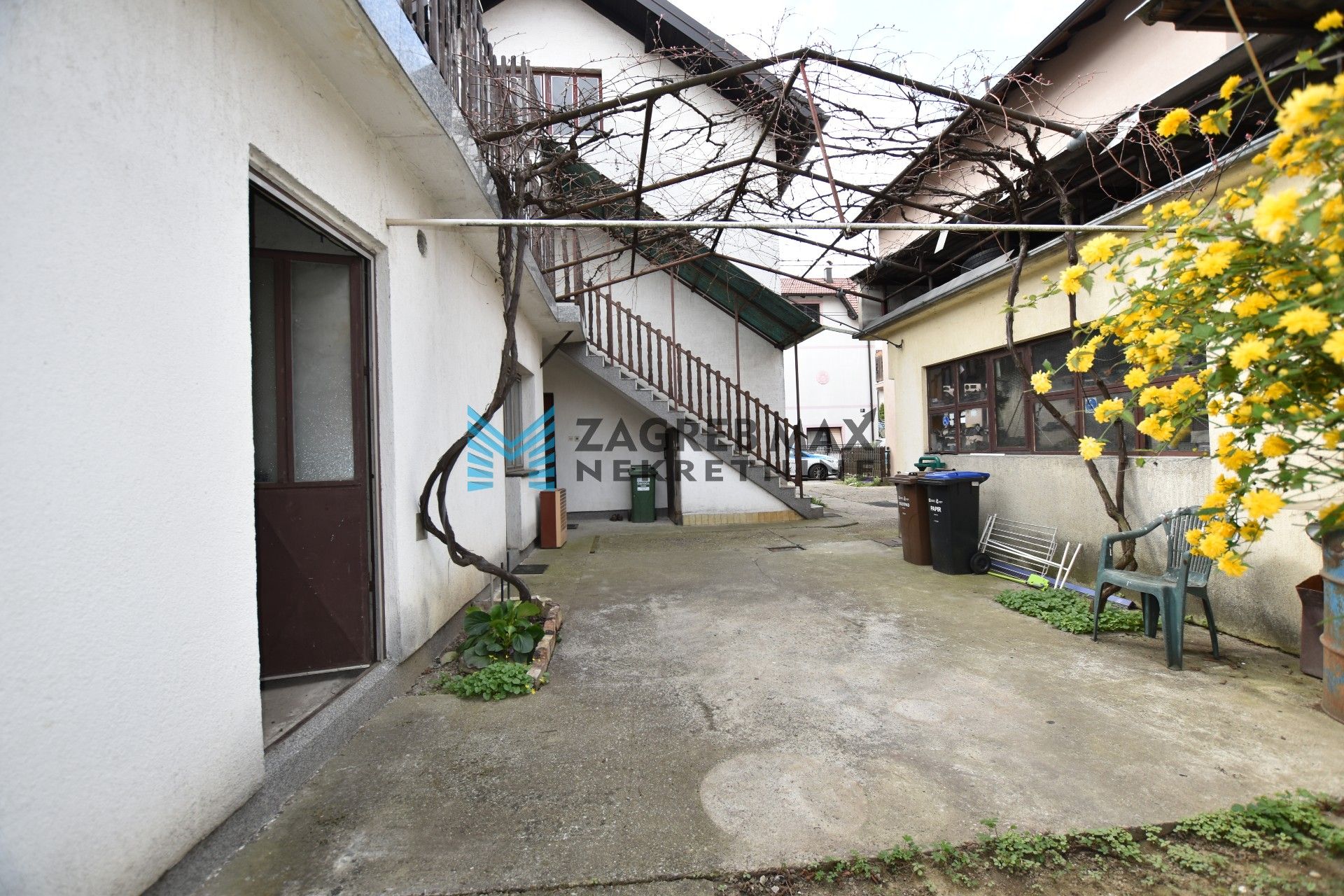 Zagreb - TRNAVA, 2 odvojena stana + garsonijera