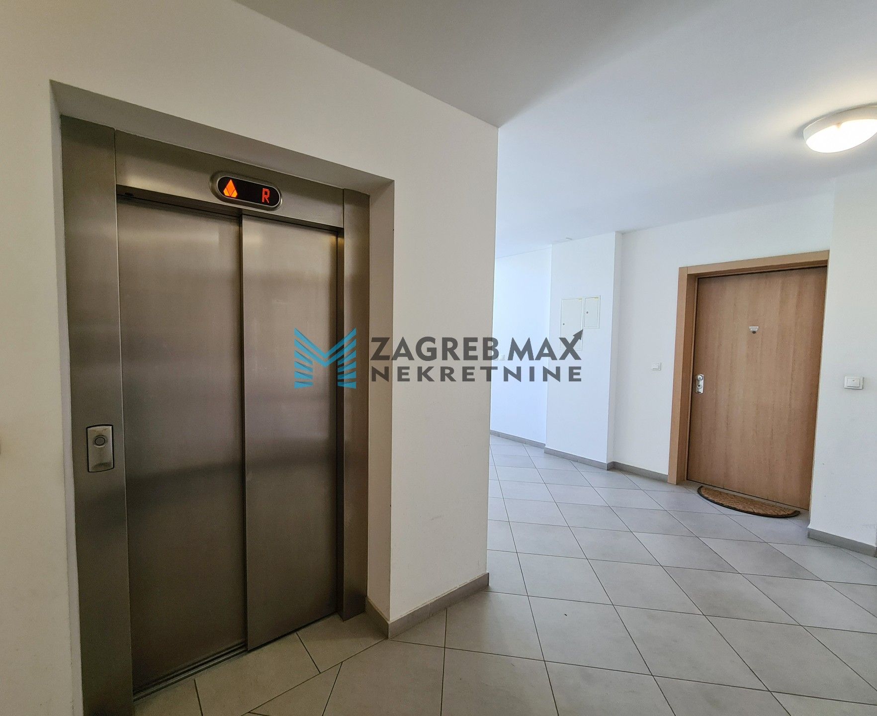 Zagreb - VRAPČE Risovo naselje, prekrasan 2soban stan 49 m2, parking, 1. kat, mirno okruženje, loggia