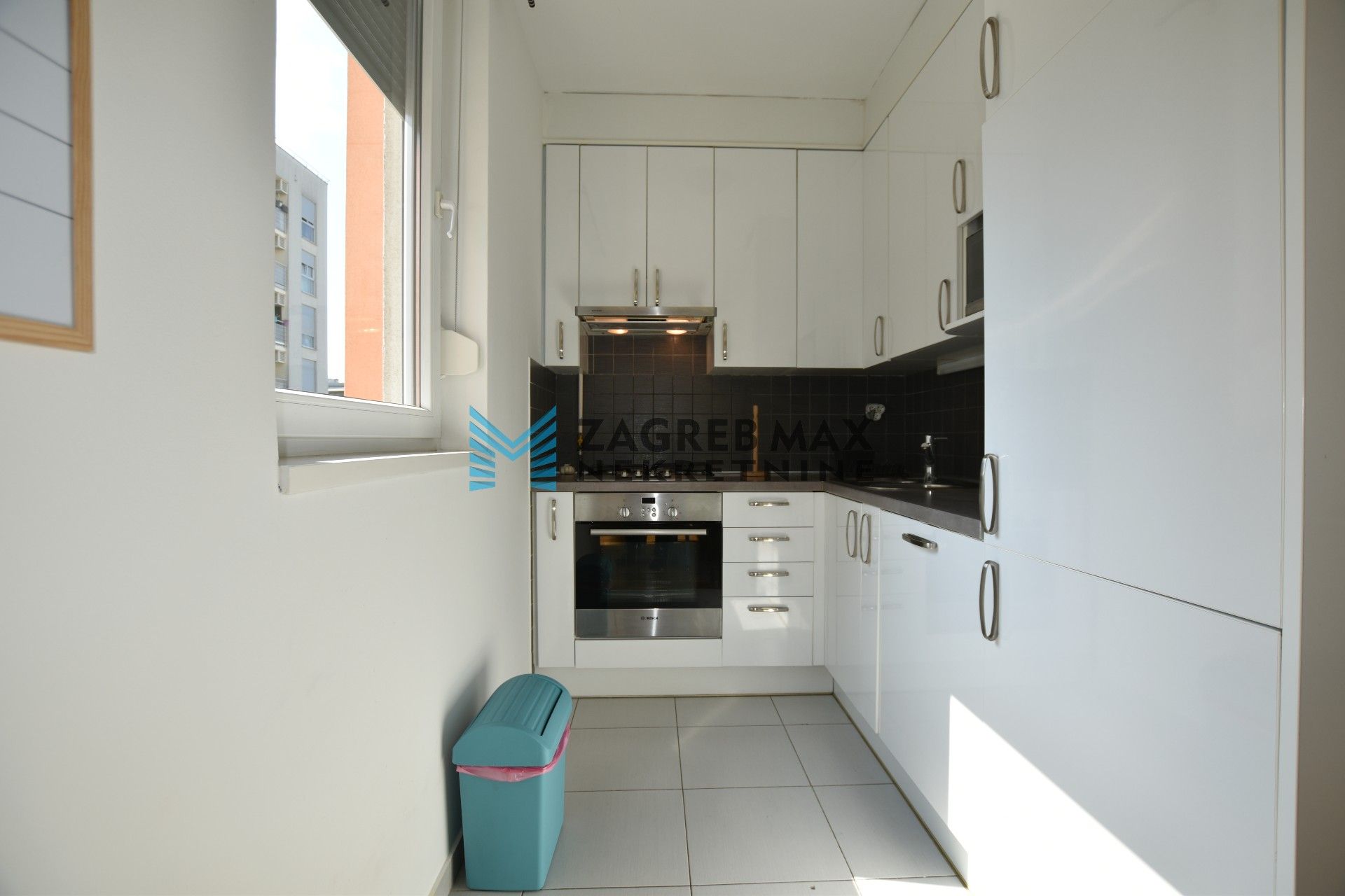 Zagreb - VRAPČE Risovo naselje, prekrasan 2soban stan 49 m2, parking, 1. kat, mirno okruženje, loggia