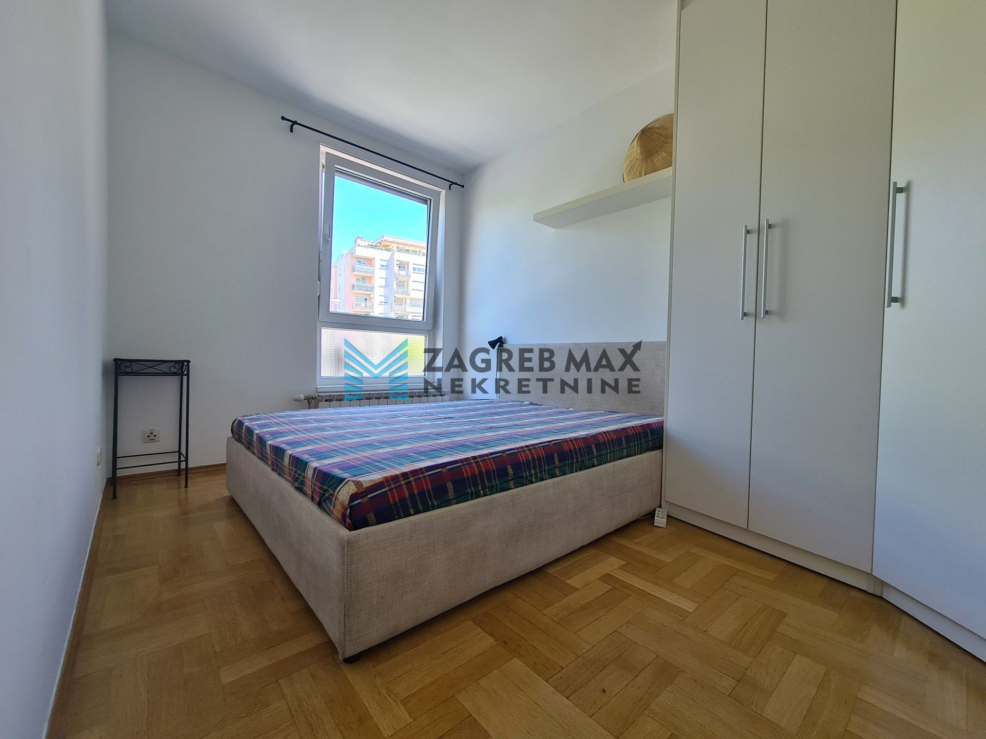 Zagreb - VRAPČE Risovo naselje, prekrasan 2soban stan 49 m2, parking, 1. kat, mirno okruženje, loggia