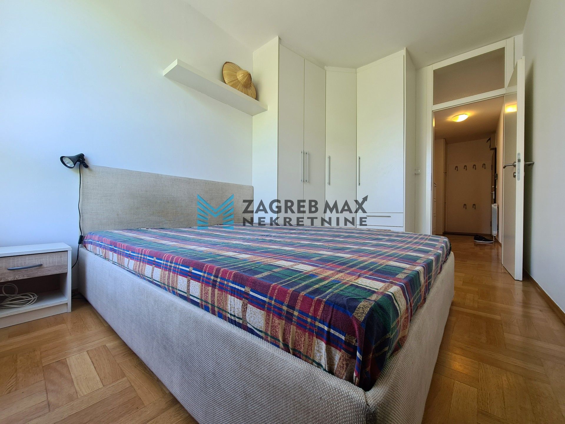 Zagreb - VRAPČE Risovo naselje, prekrasan 2soban stan 49 m2, parking, 1. kat, mirno okruženje, loggia