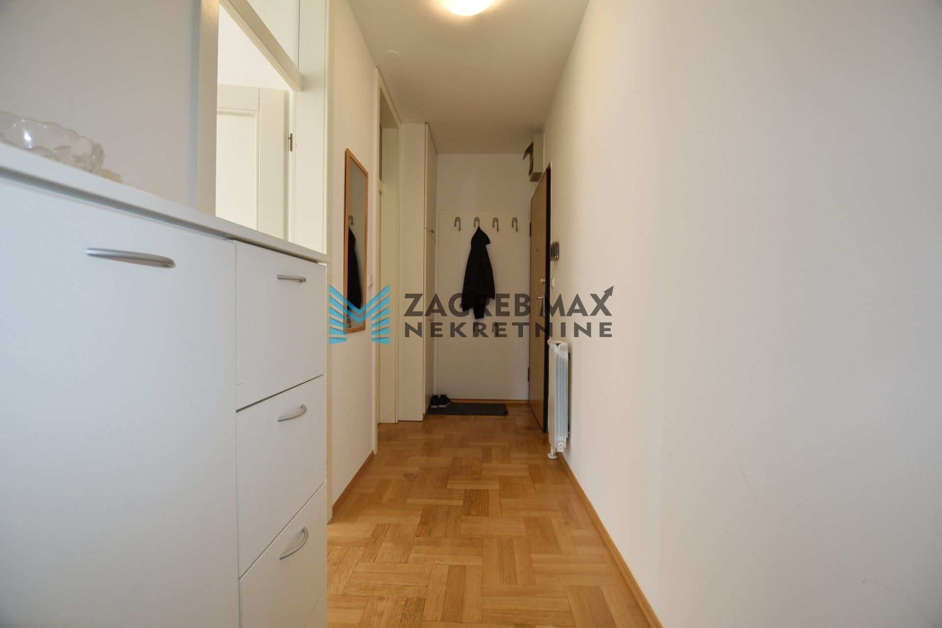 Zagreb - VRAPČE Risovo naselje, prekrasan 2soban stan 49 m2, parking, 1. kat, mirno okruženje, loggia