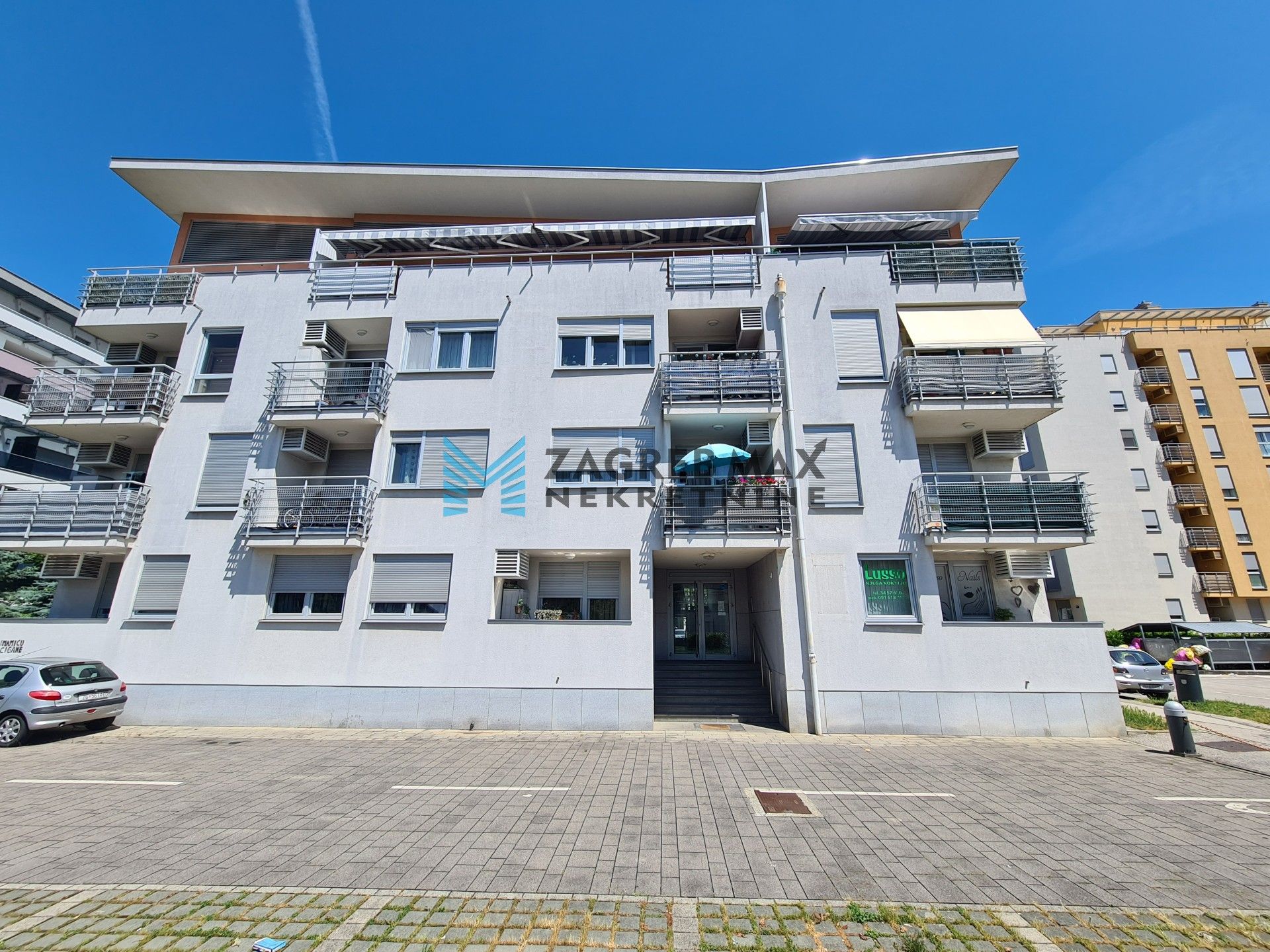 Zagreb - VRAPČE Risovo naselje, prekrasan 2soban stan 49 m2, parking, 1. kat, mirno okruženje, loggia