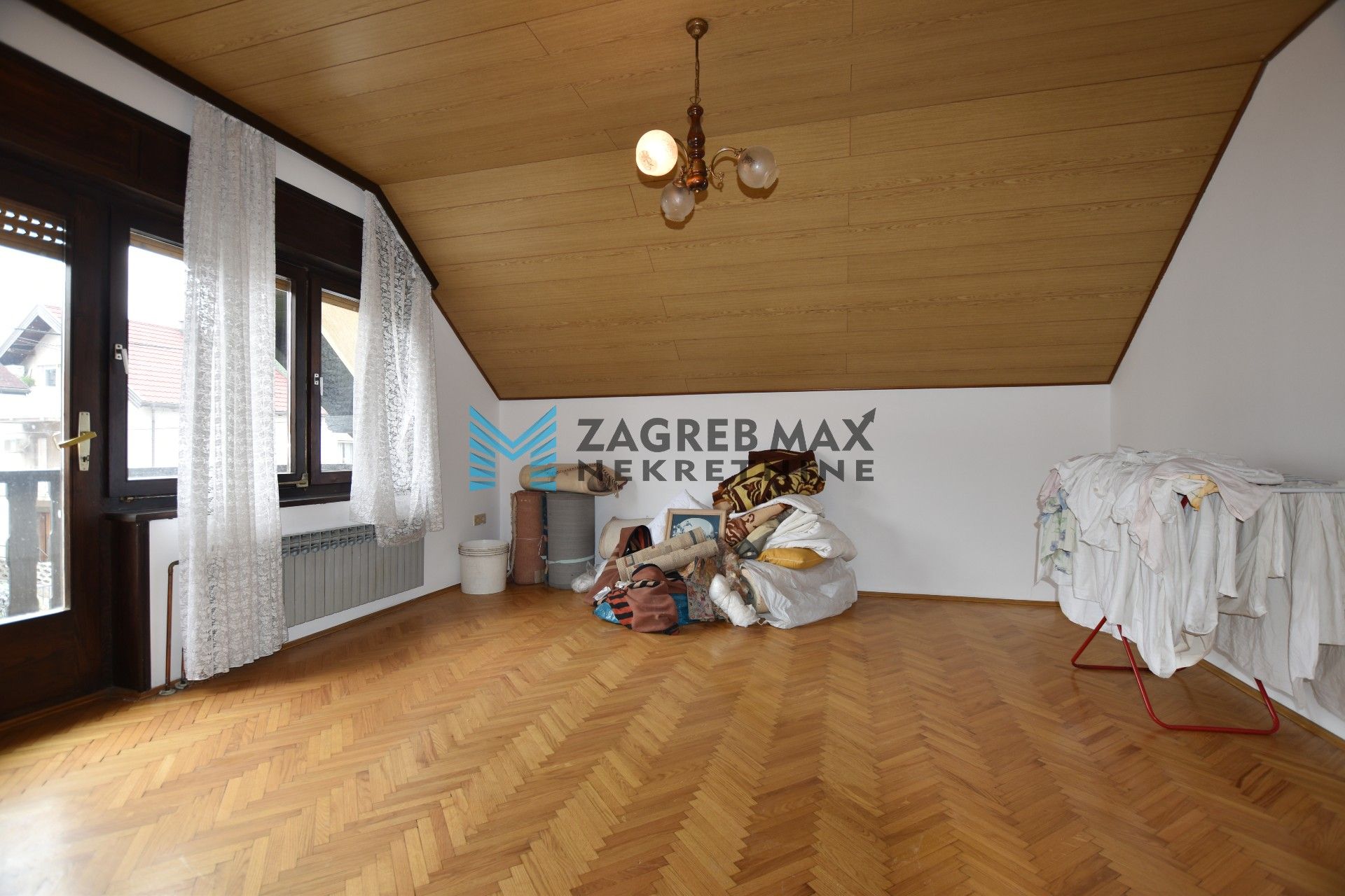 Zagreb - KUSTOŠIJA Ugodan 2soban stan od 60 m2, 1. kat, odlična lokacija, balkon, parking