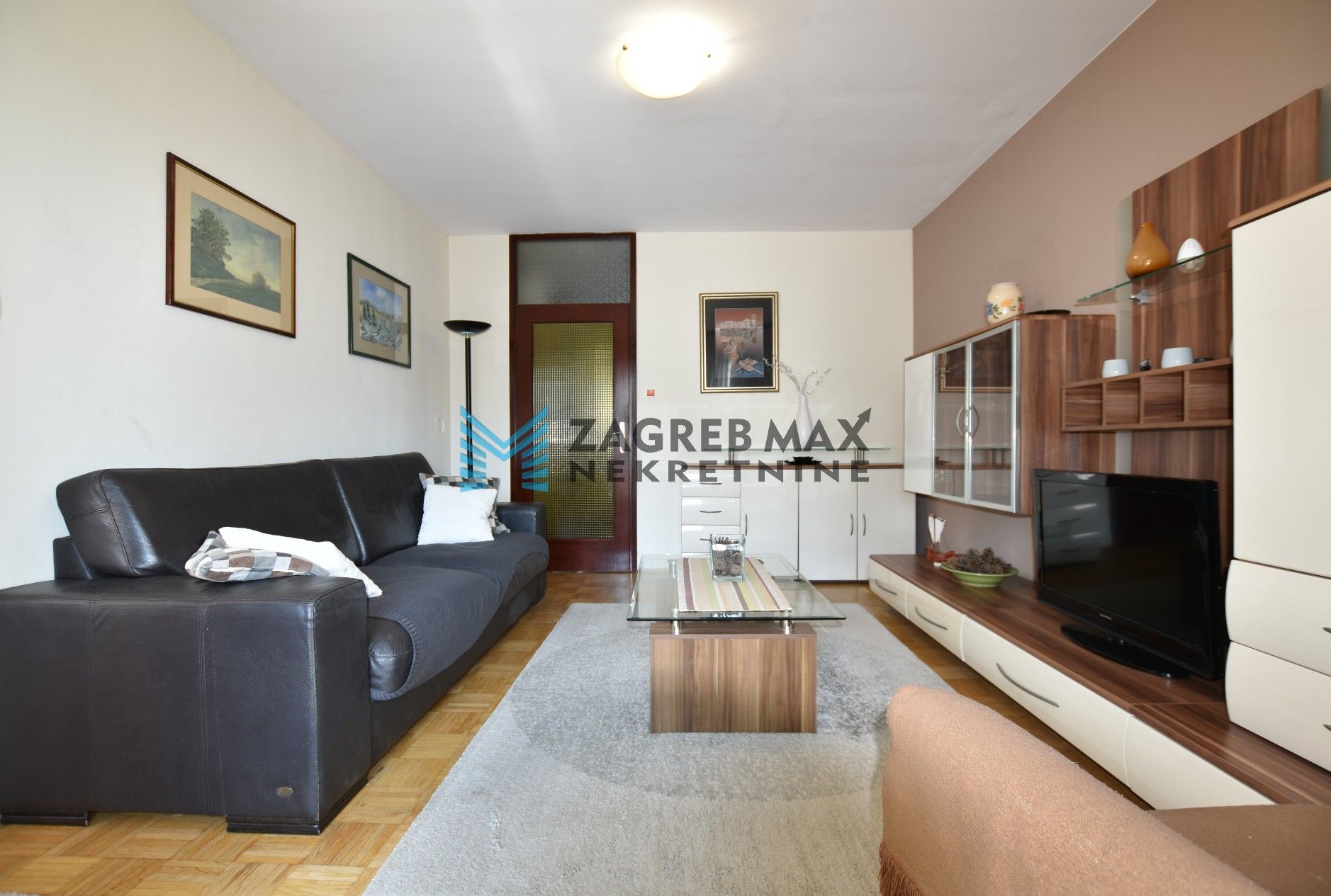 Zagreb - GREDICE Prostran 3soban stan 74 m2, 3. kat, odlična lokacija, loggia, spremište, BEZ PROVIZIJE